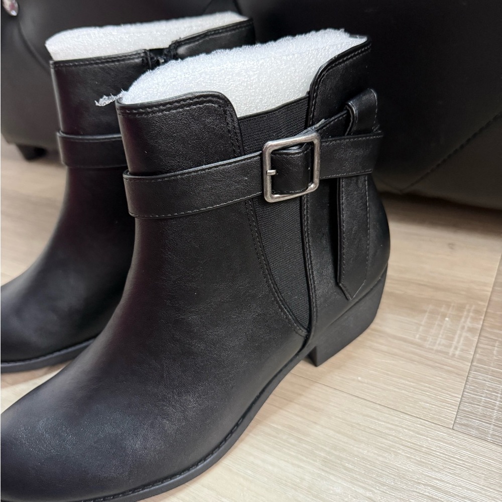 Journee Collection Black Ankle Boots - Picture 2 of 6